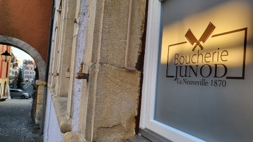 Design and Opacification: A Logo Enhanced by Light