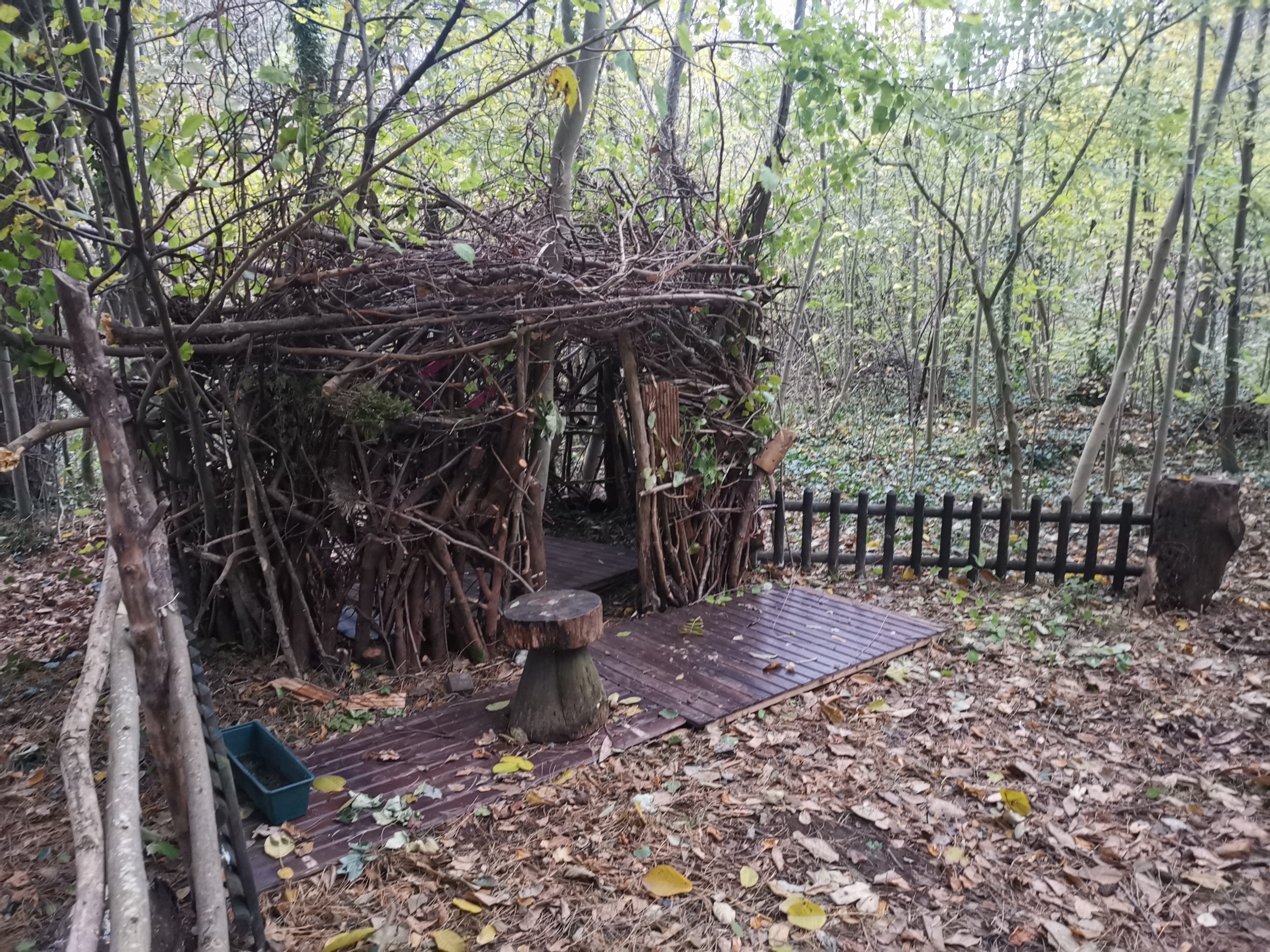 Childhood Dreams – Natural Huts variant