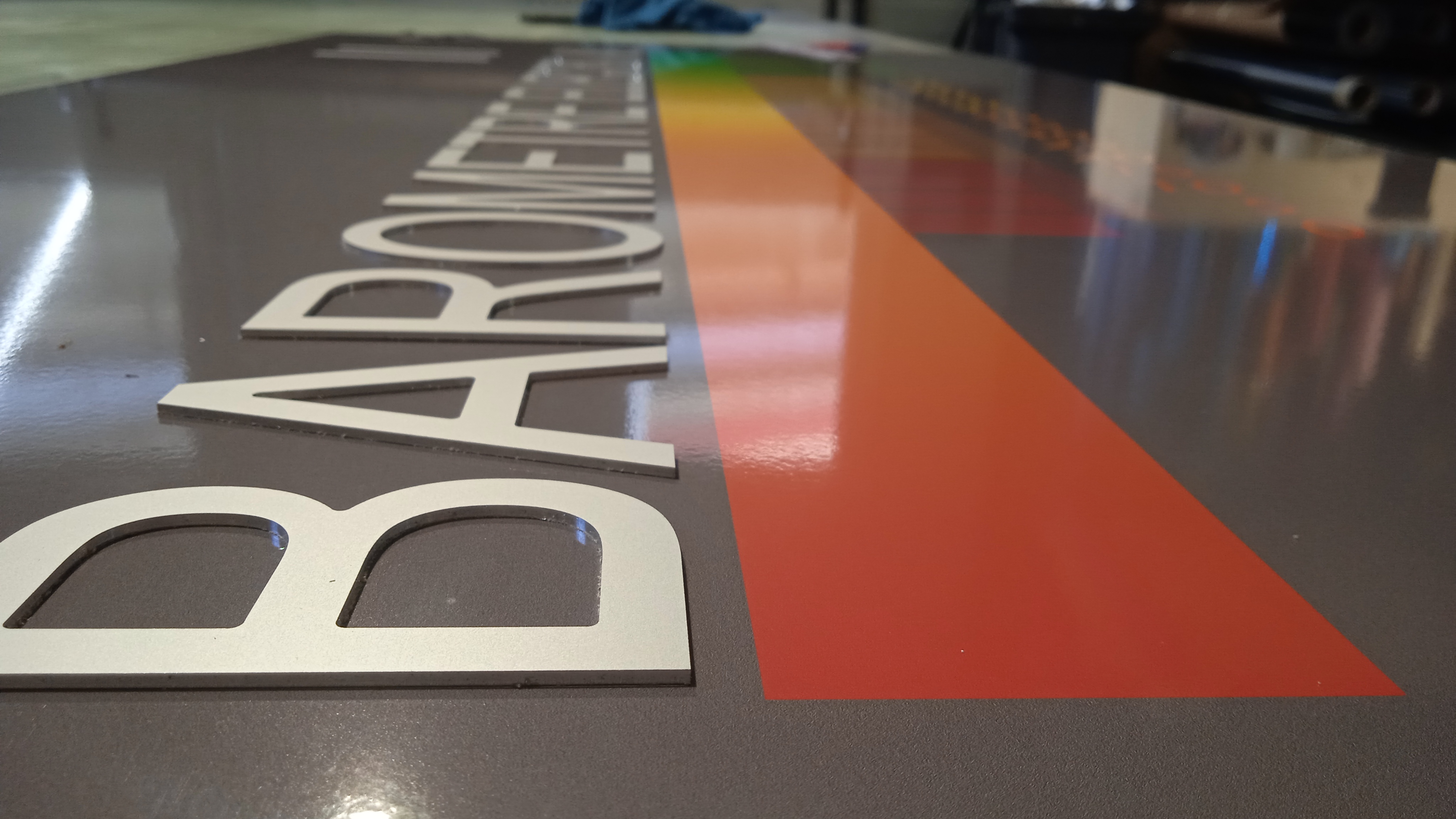Freestanding Aluminum Totem with Magnetic Steelbond